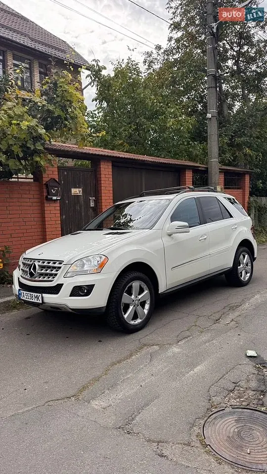 Mercedes-Benz M-Class 2010 photo 2