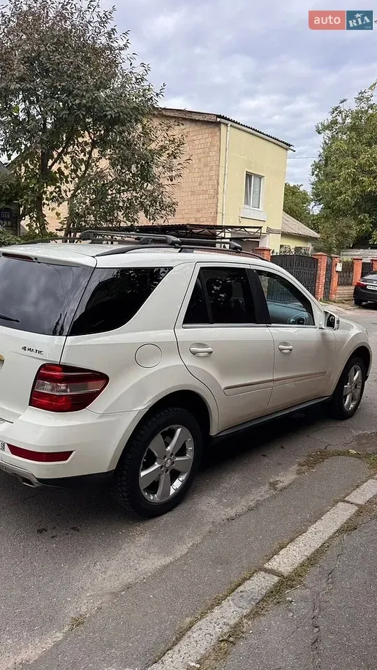 Mercedes-Benz M-Class 2010 photo 4