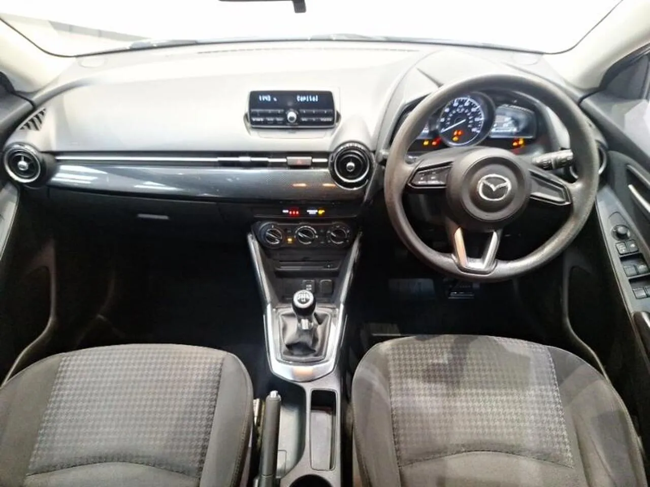 Mazda Mazda2 2018 photo 3
