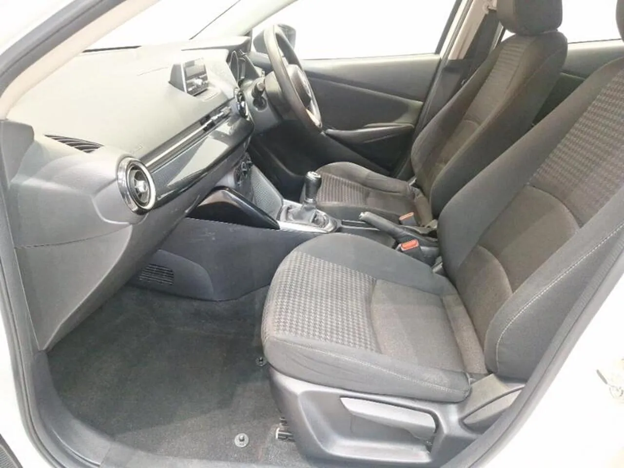 Mazda Mazda2 2018 photo 5