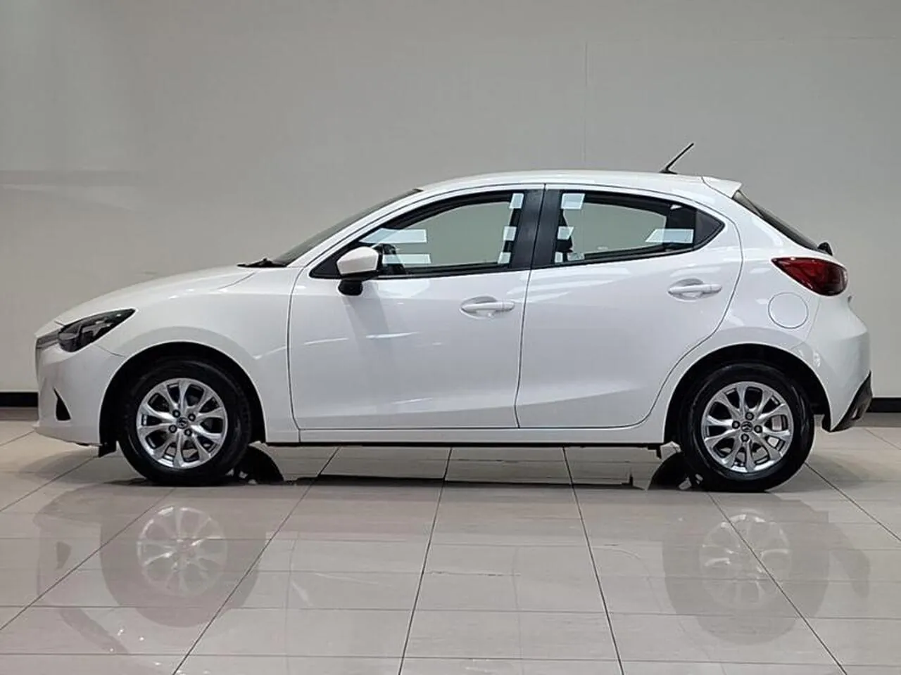 Mazda Mazda2 2018 photo 4