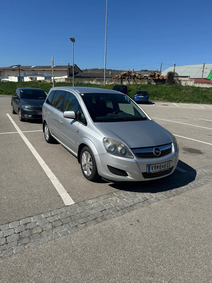 Opel Zafira 2010 photo 2