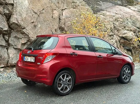 Toyota Yaris 2012 photo 5