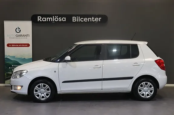 Skoda Fabia 2012 photo 2