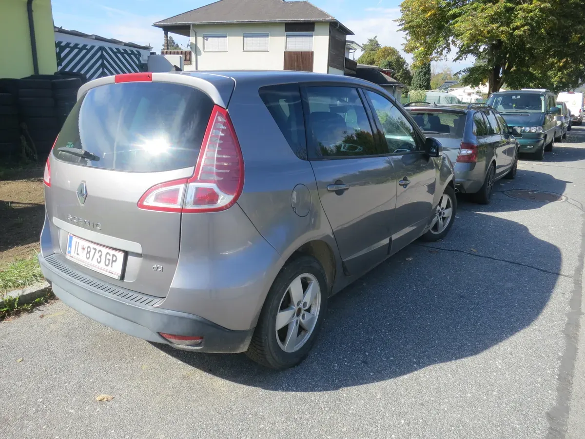 Renault Scenic 2010 photo 2