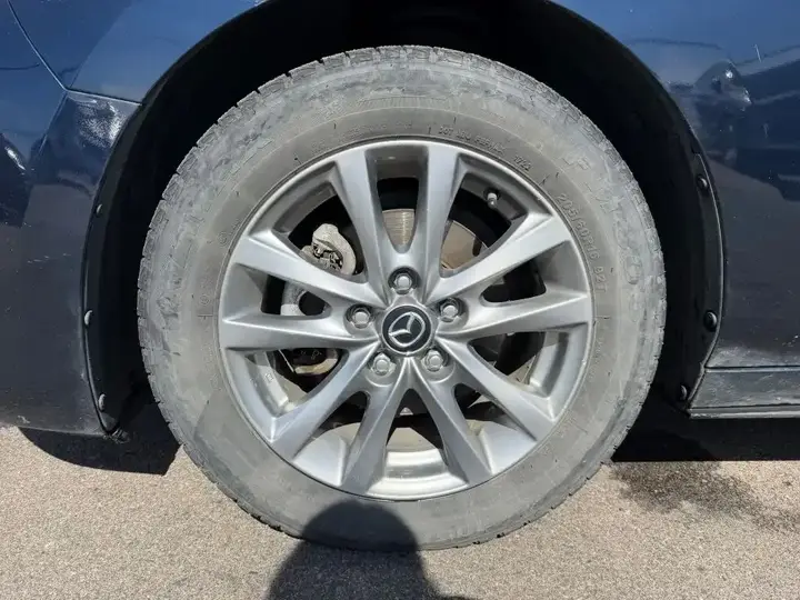 Mazda 3 2023 photo 3