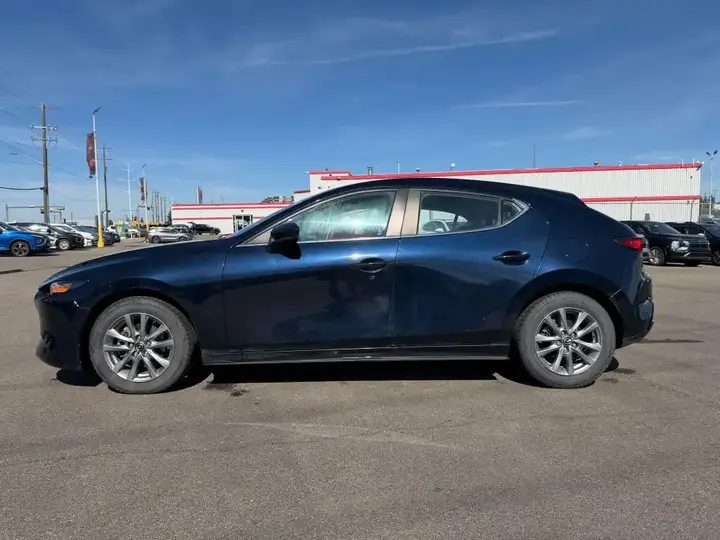 Mazda 3 2023 photo 4