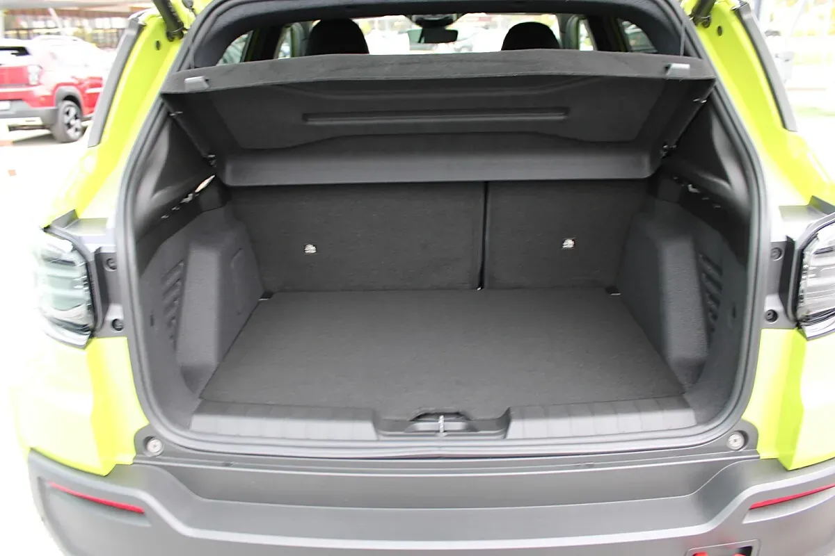 Jeep Avenger photo 2