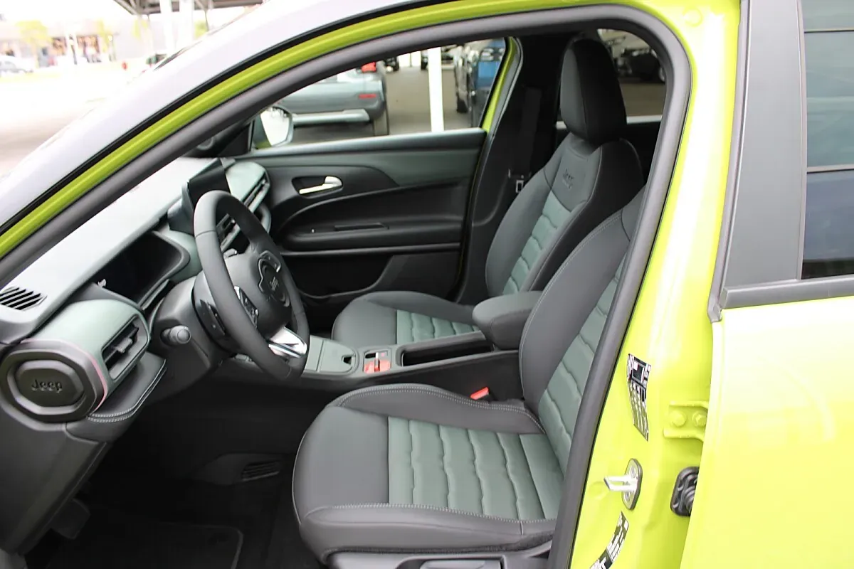 Jeep Avenger photo 3