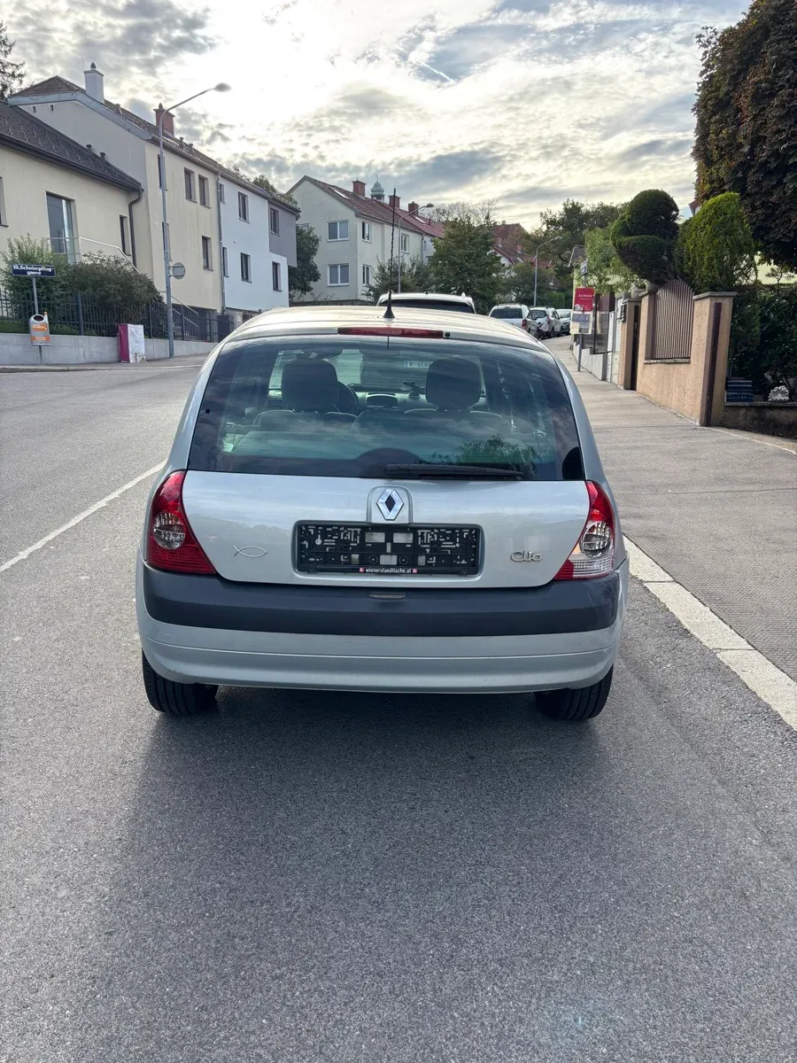 Renault Clio 2004 photo 3