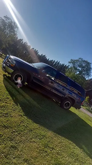 Chevrolet Suburban 2001 photo 2