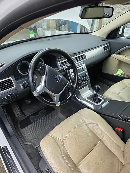 Volvo V70 2011 photo 2