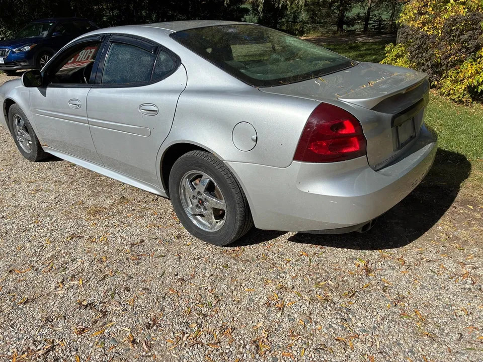 Pontiac Grand Prix 2004 photo 3