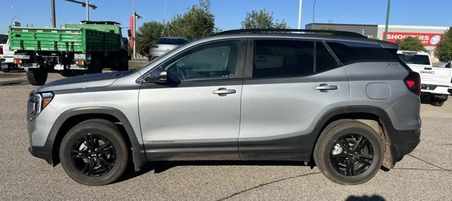 GMC Terrain 2024 photo 2
