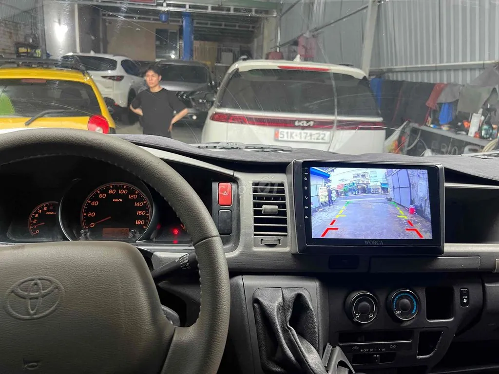 Toyota Hiace 2007 photo 2