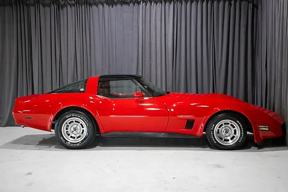 Chevrolet Corvette 1981 photo 4