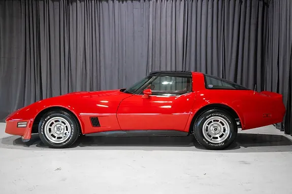 Chevrolet Corvette 1981 photo 3