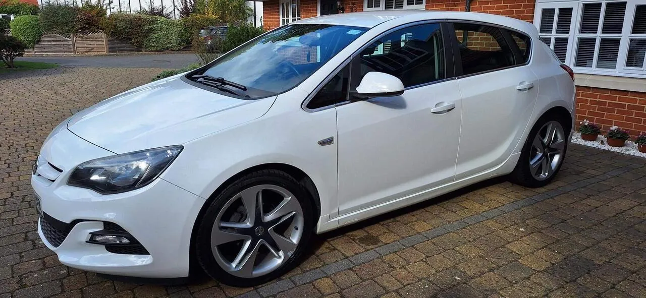 Vauxhall Astra 2015 photo 3