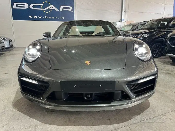 Porsche 911 2022 photo 2
