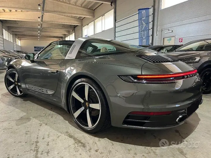Porsche 911 2022 photo 5
