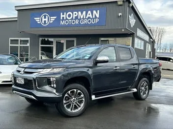 Mitsubishi Triton 2022 photo 2