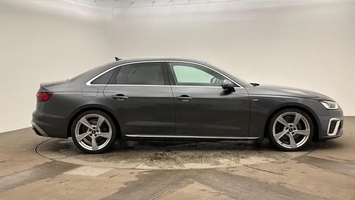 Audi A4 2022 photo 3