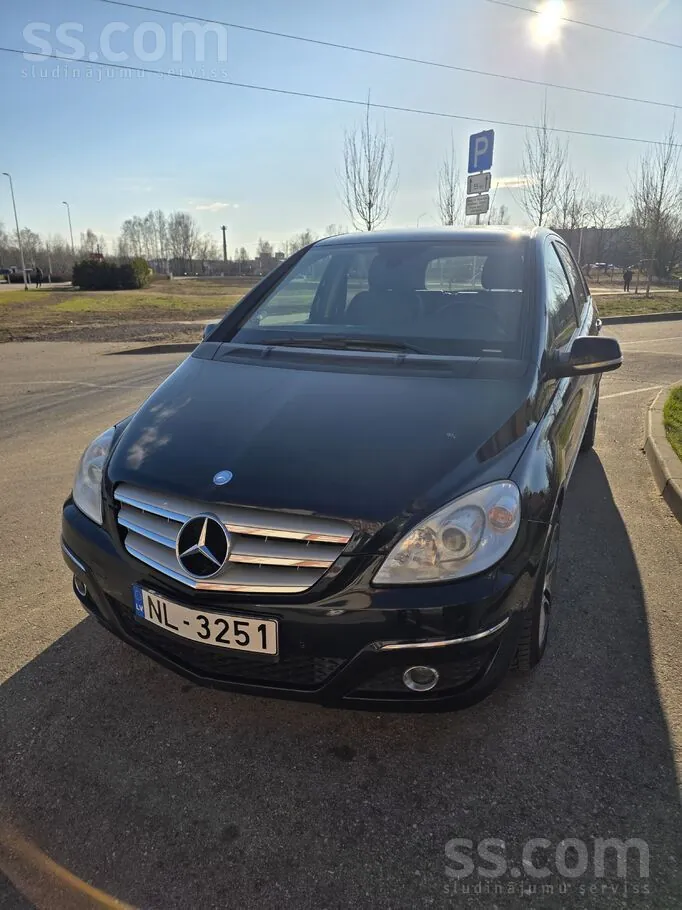 Mercedes-Benz B200