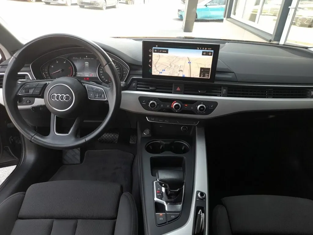 Audi A4 2023 photo 3
