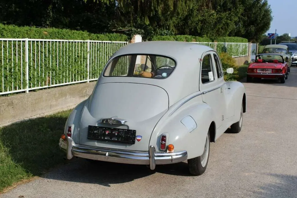 Peugeot 203 1957 photo 2