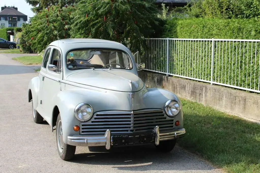 Peugeot 203 1957 photo 3