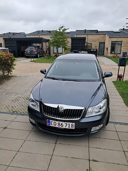 Skoda Octavia 2009 photo 2