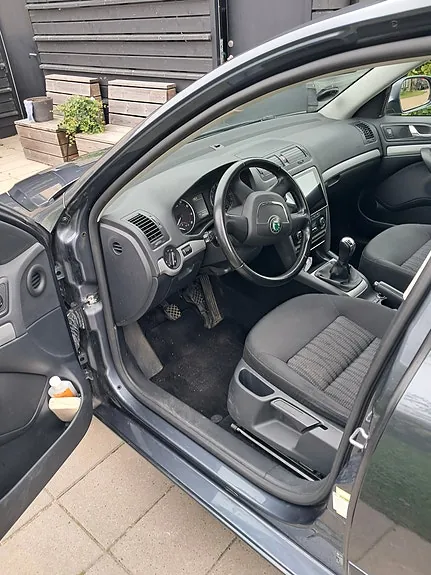 Skoda Octavia 2009 photo 3
