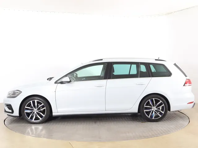 Volkswagen Golf Variant 2017 photo 2
