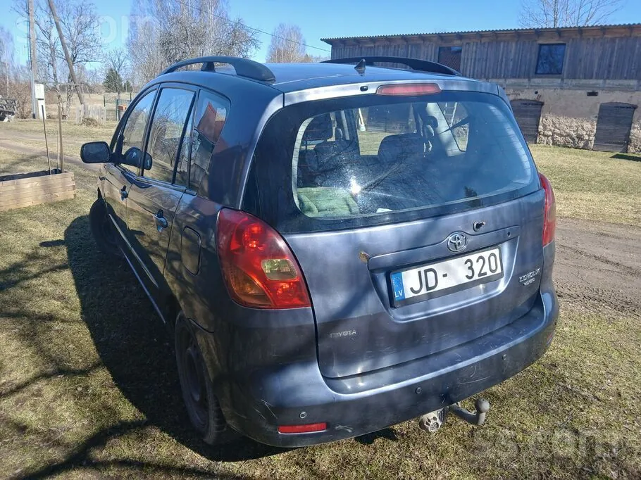Toyota Corolla Verso 2003 photo 3