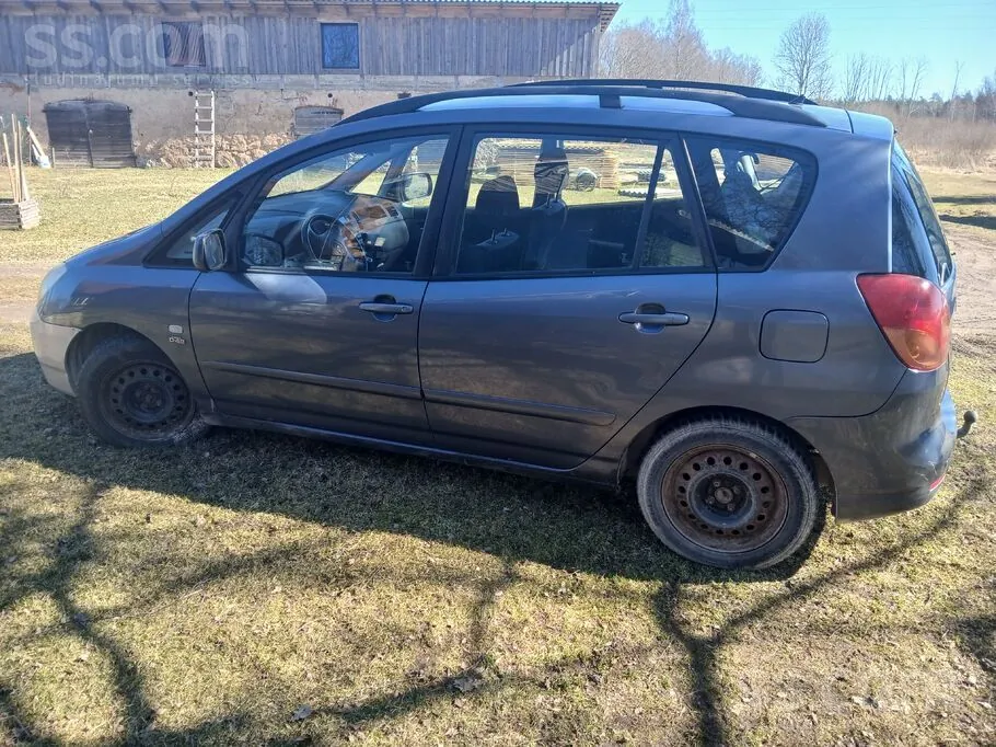 Toyota Corolla Verso 2003 photo 2
