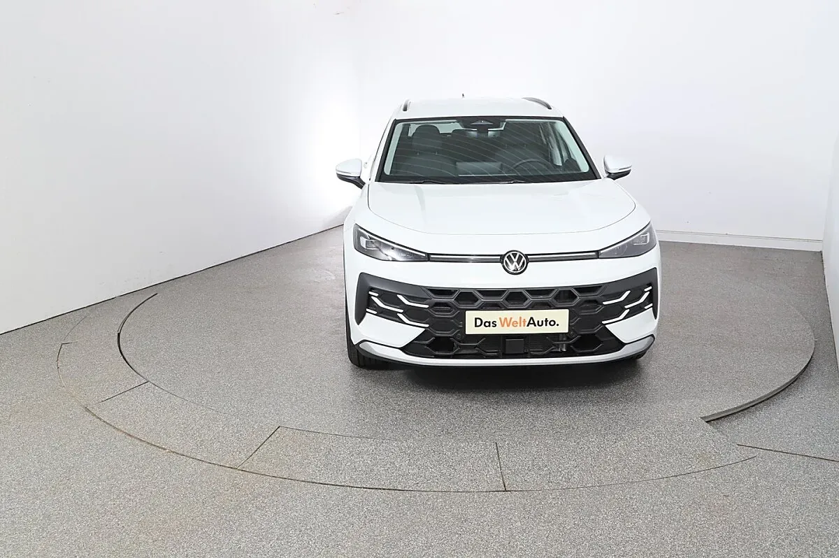 Volkswagen T-Roc 2026 photo 2