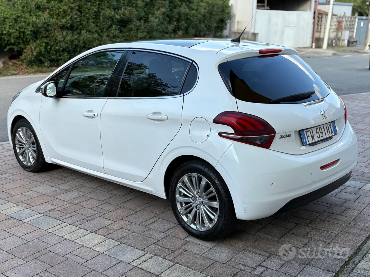 Peugeot 208 2019 photo 2