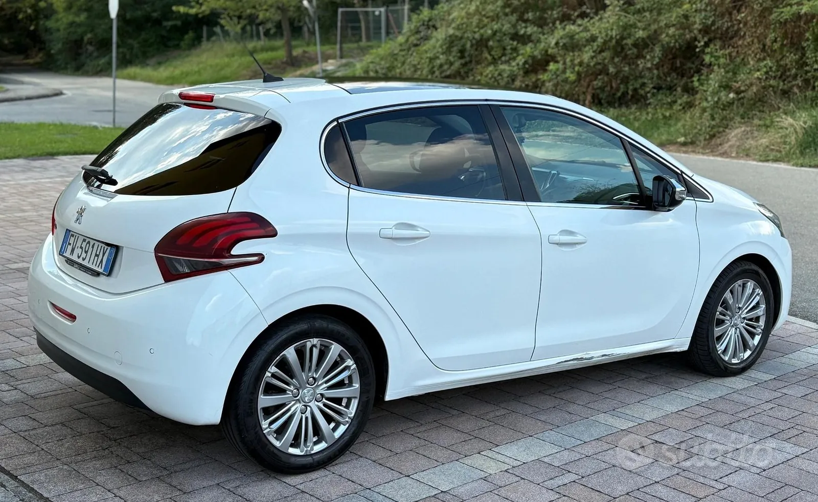 Peugeot 208 2019 photo 3
