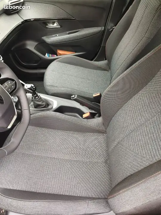 Peugeot 208 2026 photo 2