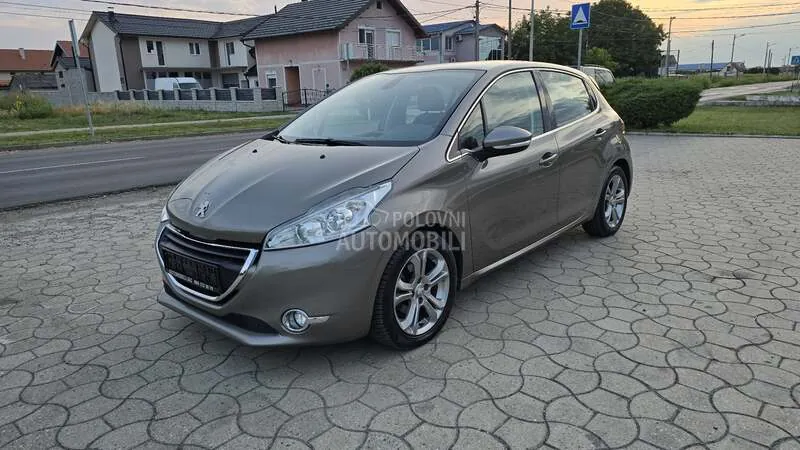 Peugeot 208 2015 photo 5