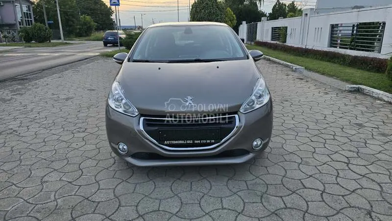 Peugeot 208 2015 photo 3