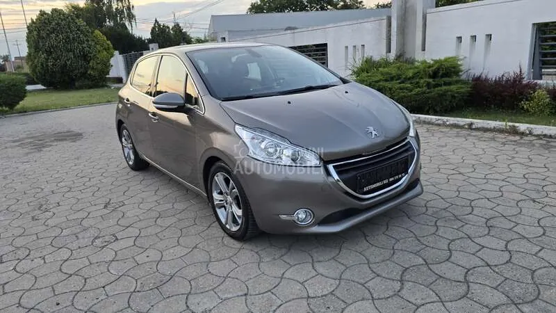 Peugeot 208 2015 photo 2