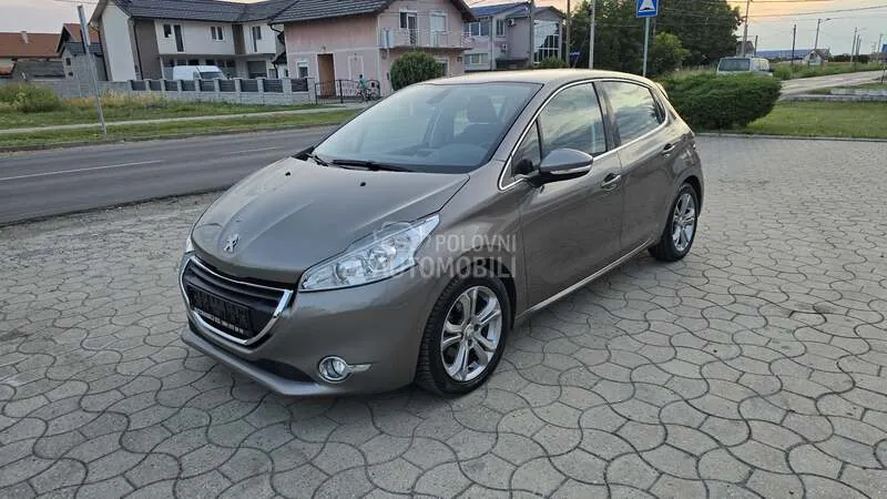 Peugeot 208 2015 photo 4