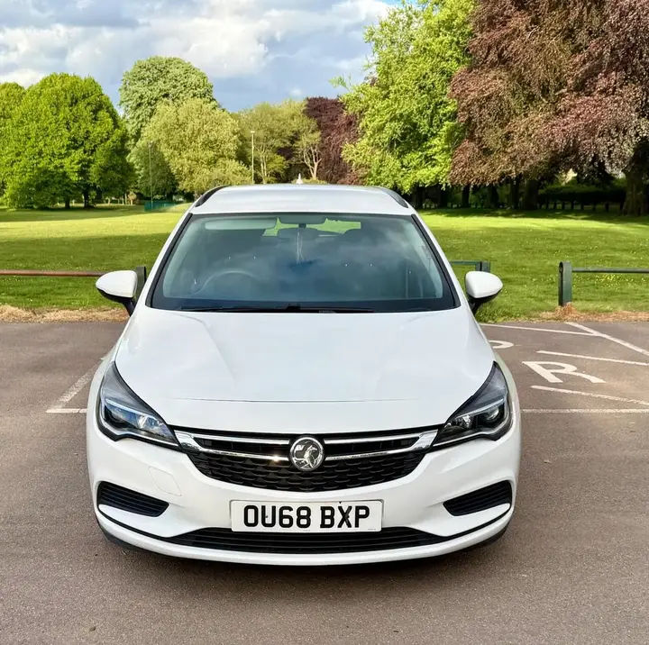 Vauxhall Astra 2018 photo 2