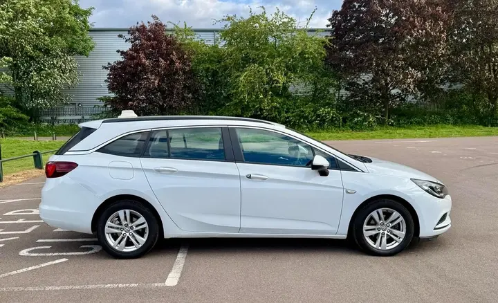 Vauxhall Astra 2018 photo 4