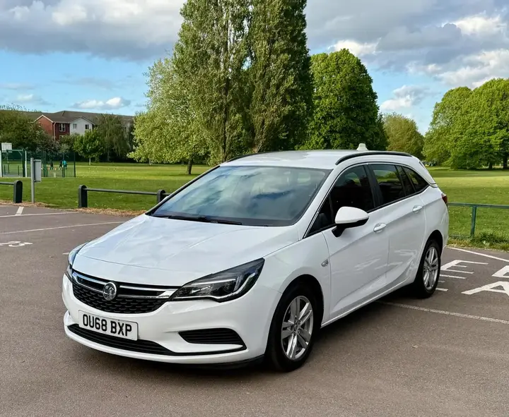 Vauxhall Astra 2018 photo 3