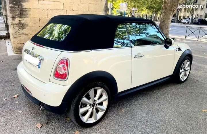 Mini Cooper Cabriolet 2015 photo 2