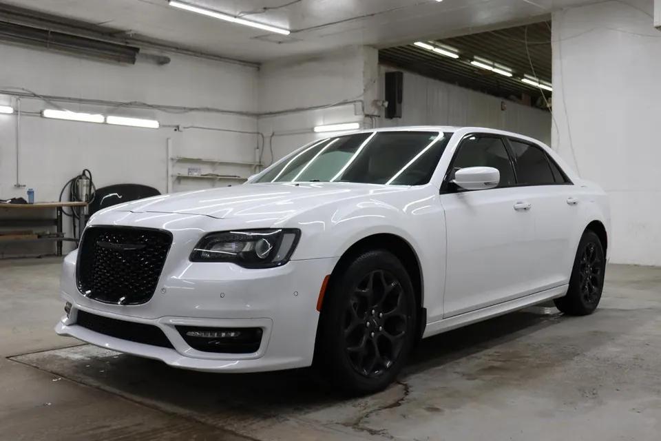 Chrysler 300 2022 photo 3