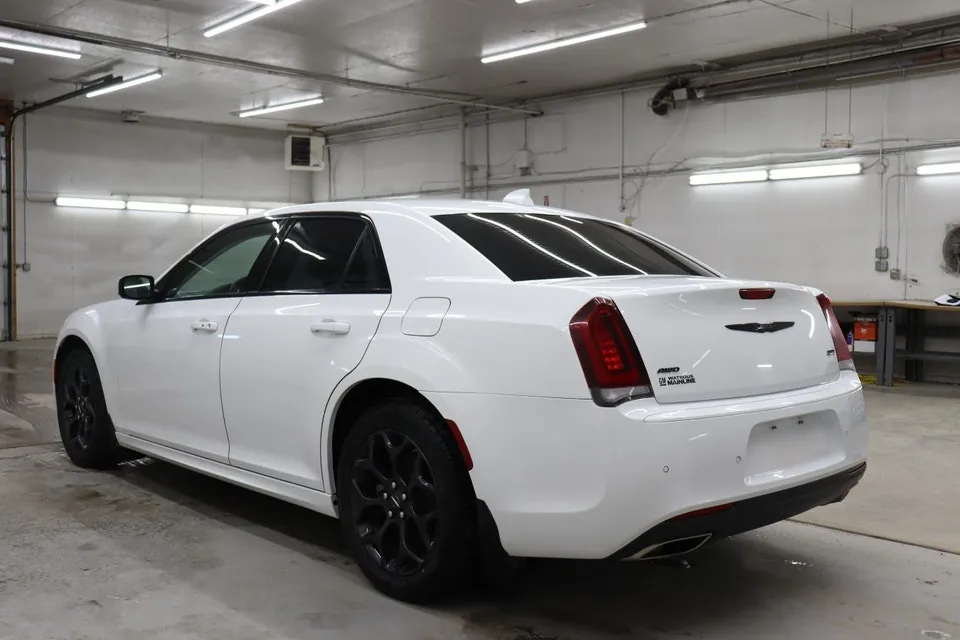 Chrysler 300 2022 photo 4