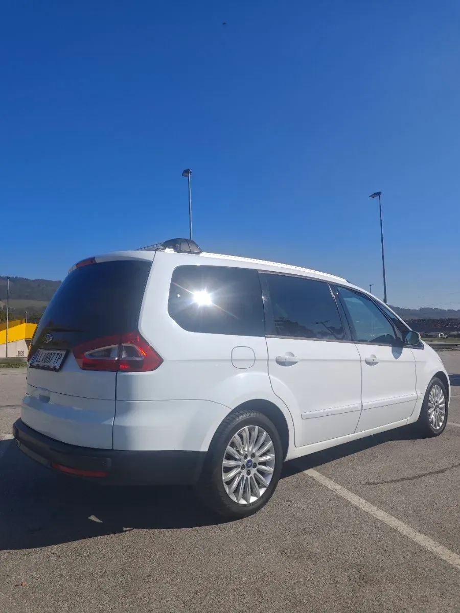 Ford Galaxy 2014 photo 2